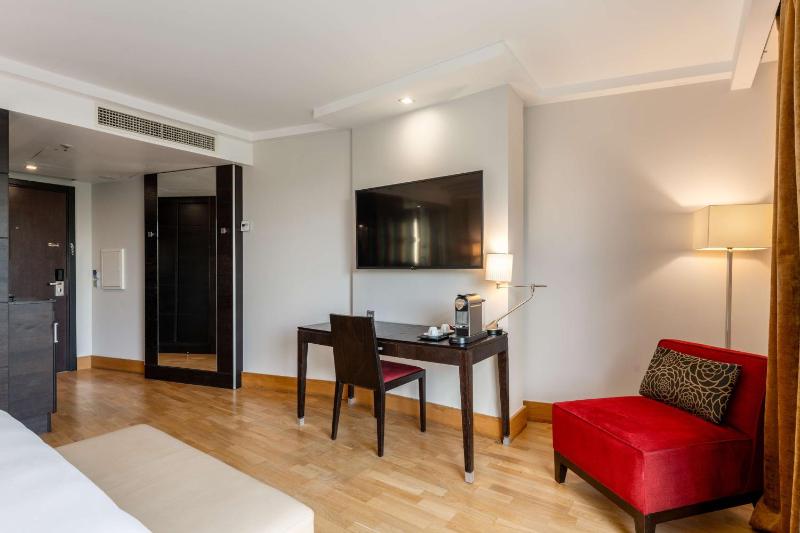 Premium Room with Park View image 3