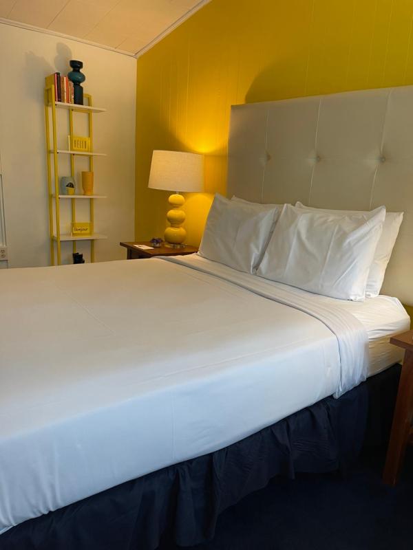 Standard Queen Room image 2