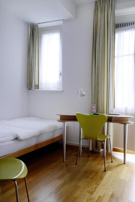 Standard Single Room with Shared Bathroom image 1