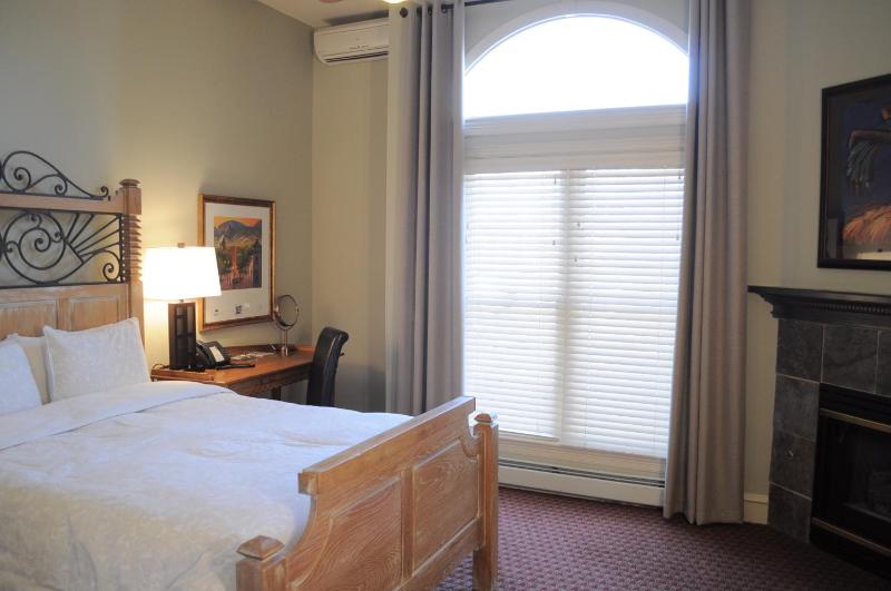 Deluxe Queen Room - 2nd Floor image 2