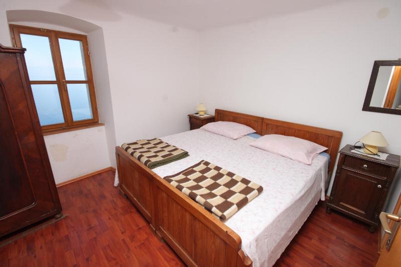 One-Bedroom Apartment image 1