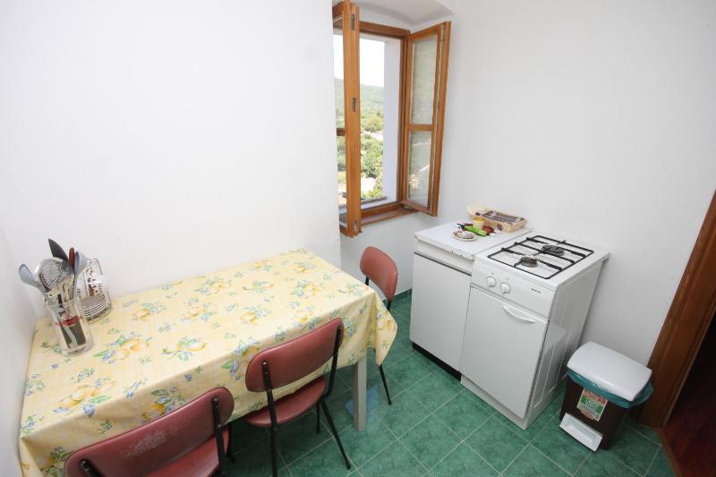 One-Bedroom Apartment image 2