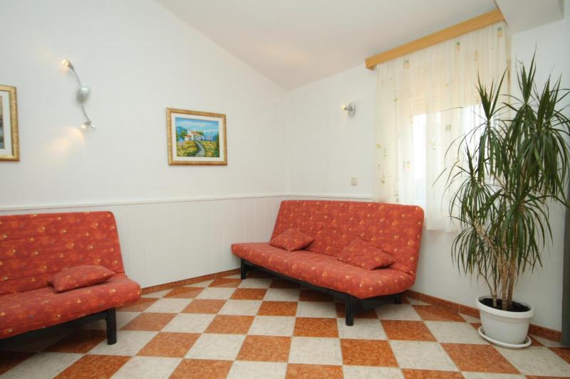 One-Bedroom Apartment with Terrace and Sea View image 1