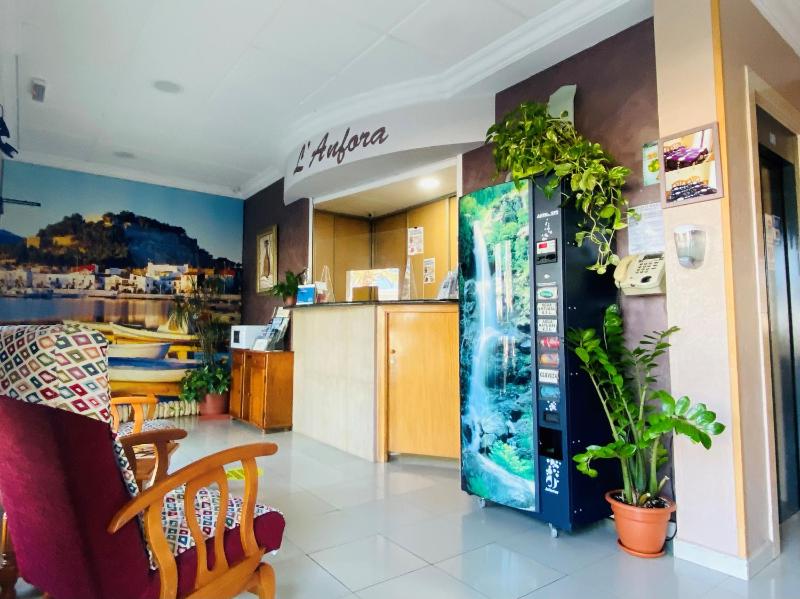 Hostal L'Anfora - image 3