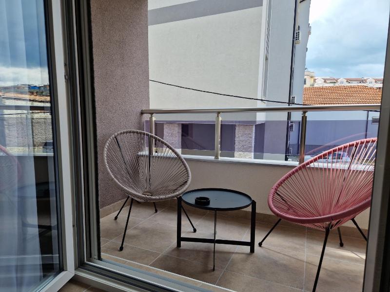 Studio with Balcony image 4