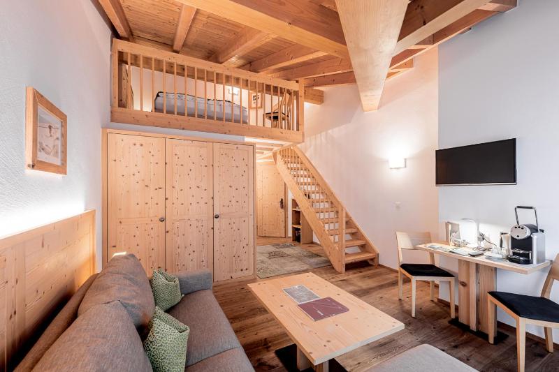 Junior Suite with Balcony image 1