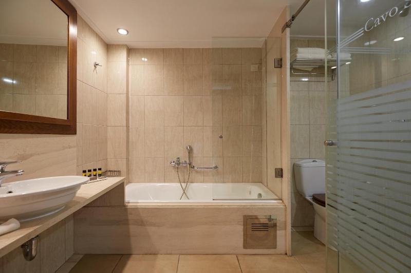 Deluxe Family Room with Shared Pool  image 1