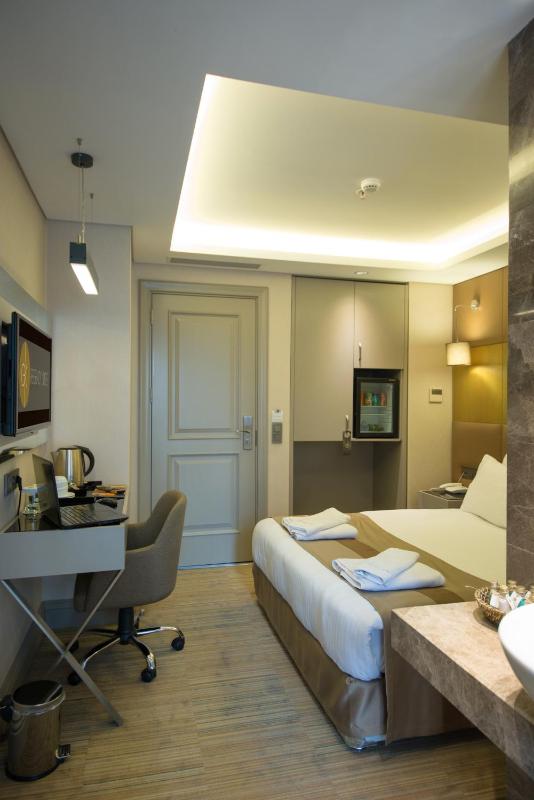 Standard Double Room image 4