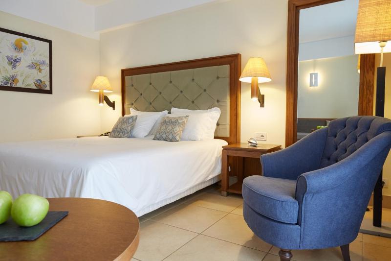 Deluxe Family Room (2 Adults + 2 Children) image 1