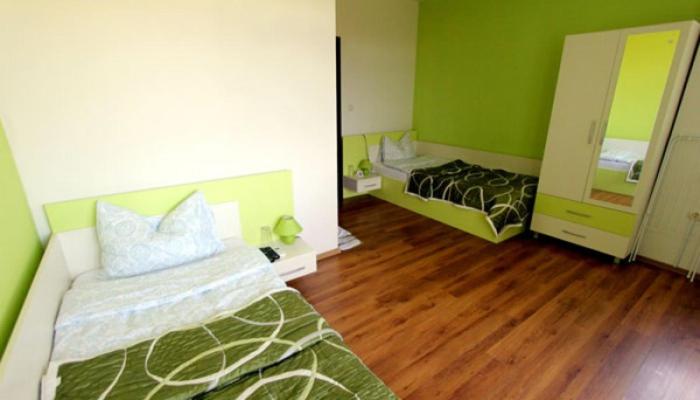Large Double or Twin Room image 2