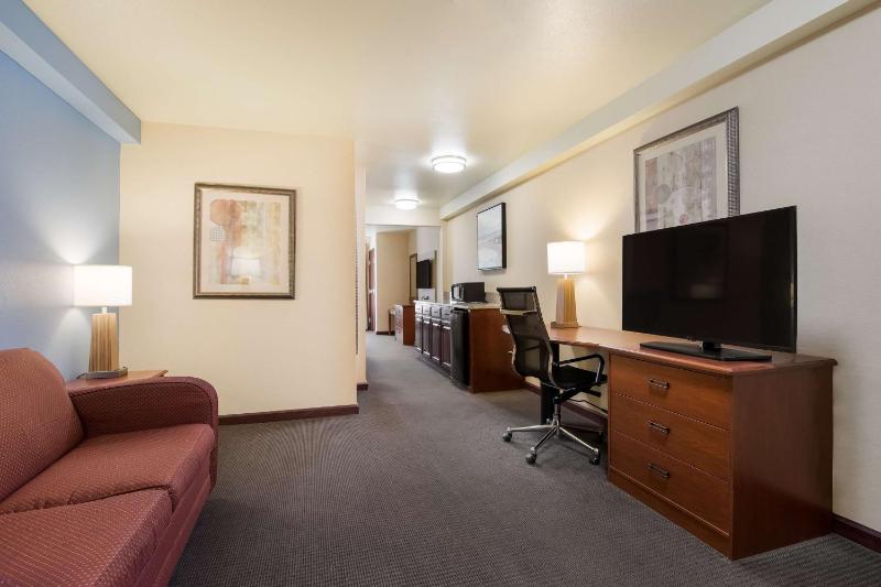 King Suite with Sitting Area image 2