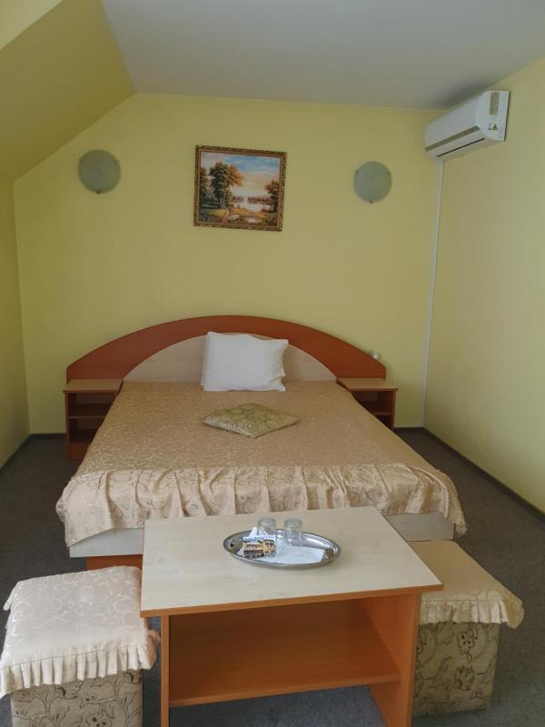 Double Room image 3