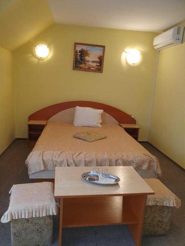 Double Room image 2