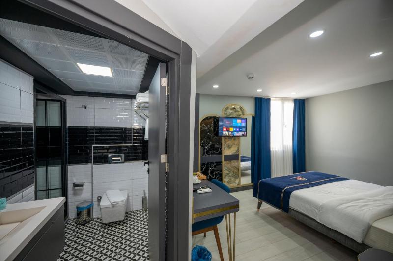 Standard Double Room image 4