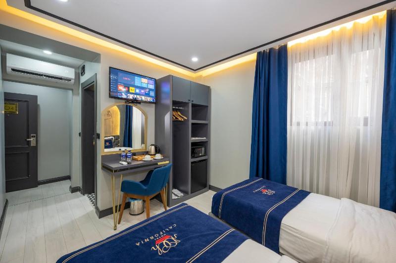 Standard Twin Room image 4