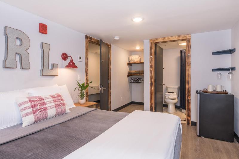 Budget Double Room image 4