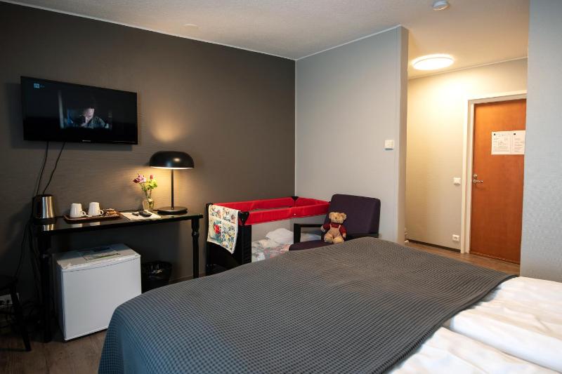 Double or Twin Room with Private Bathroom image 4