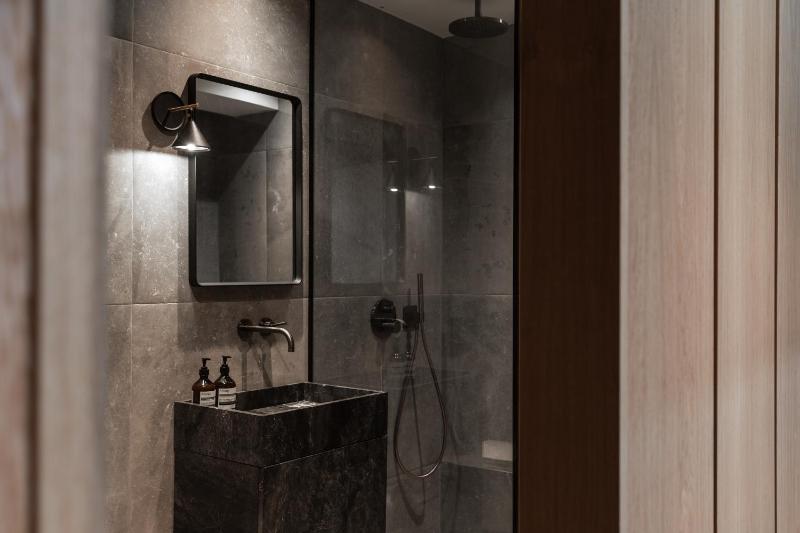 Deluxe Double or Twin Room image 4
