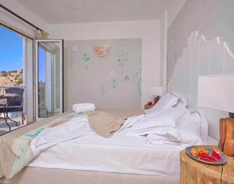 Junior Suite with Balcony and Sea View image 1