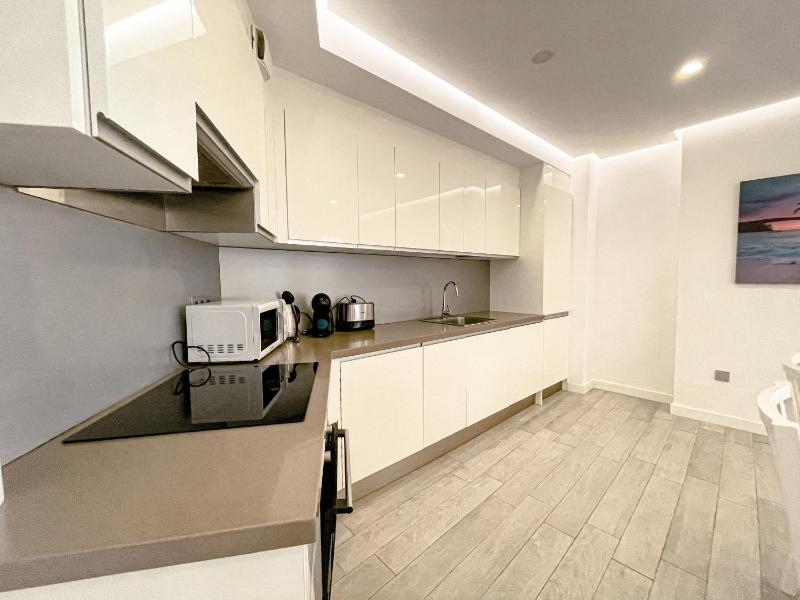 3 Bedroom Ocean Garden Apartment Heated Pool & Parking PP207 - image 29