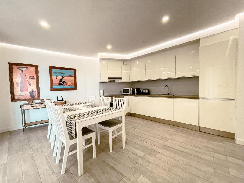 3 Bedroom Ocean Garden Apartment Heated Pool & Parking PP207 - image 40