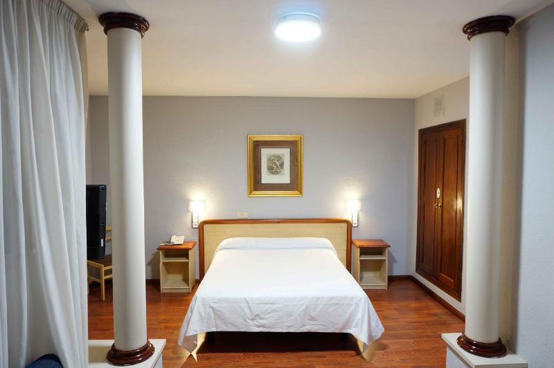 Quadruple Room image 1