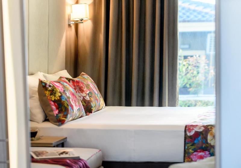 Deluxe Double Room with Sea View image 2