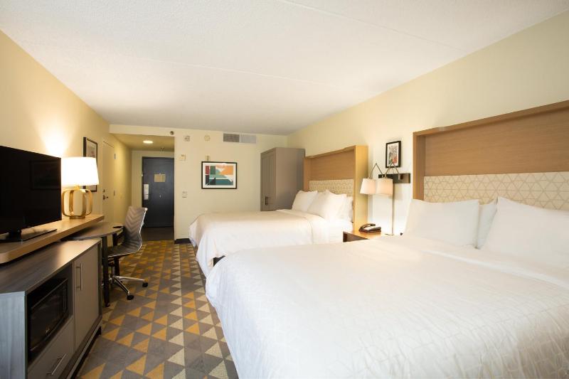 Standard Room with Two Queen Beds image 2