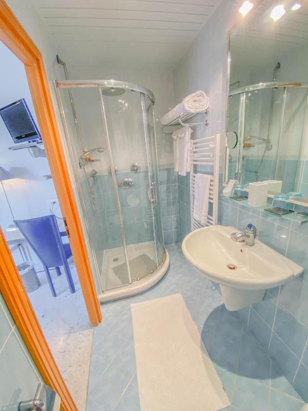 Double Room with Terrace image 2