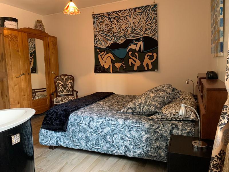 Deluxe Double Room with Shower image 1
