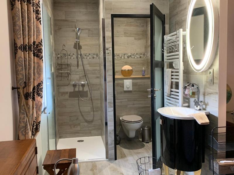 Deluxe Double Room with Shower image 2