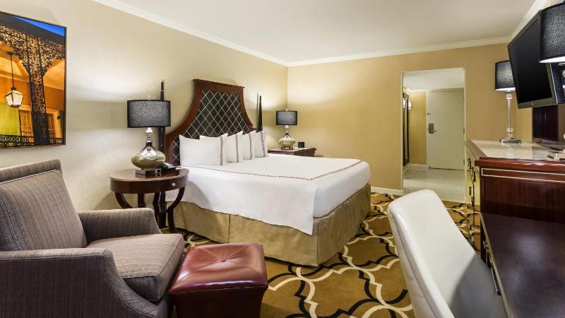 Classic King Room image 4