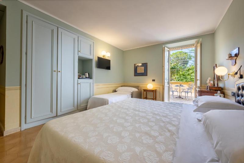 Superior Double or Twin Room with Terrace image 1