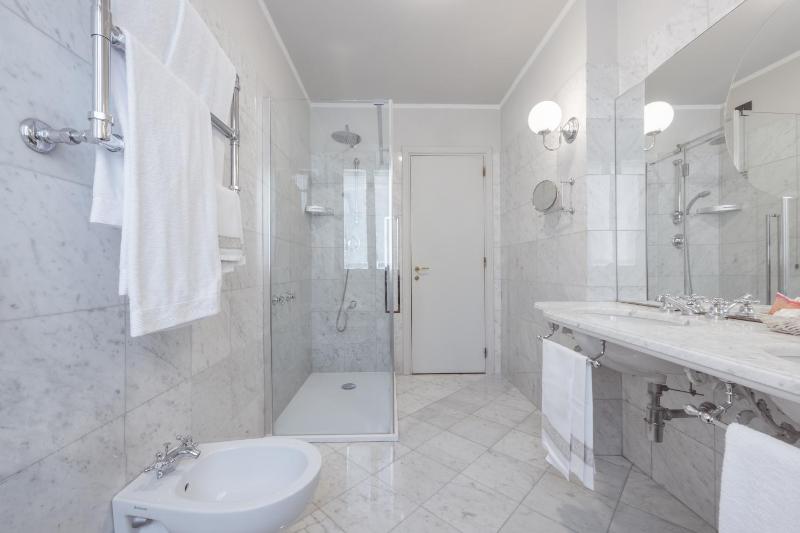 Superior Double or Twin Room with Terrace image 4