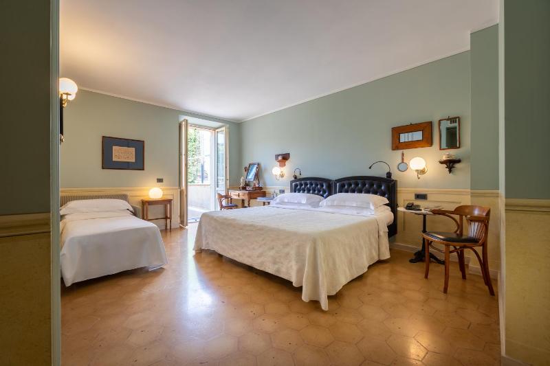 Superior Double or Twin Room with Terrace image 3