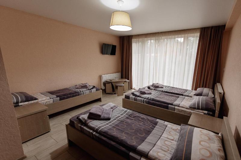 Deluxe Quadruple Room with Balcony image 4