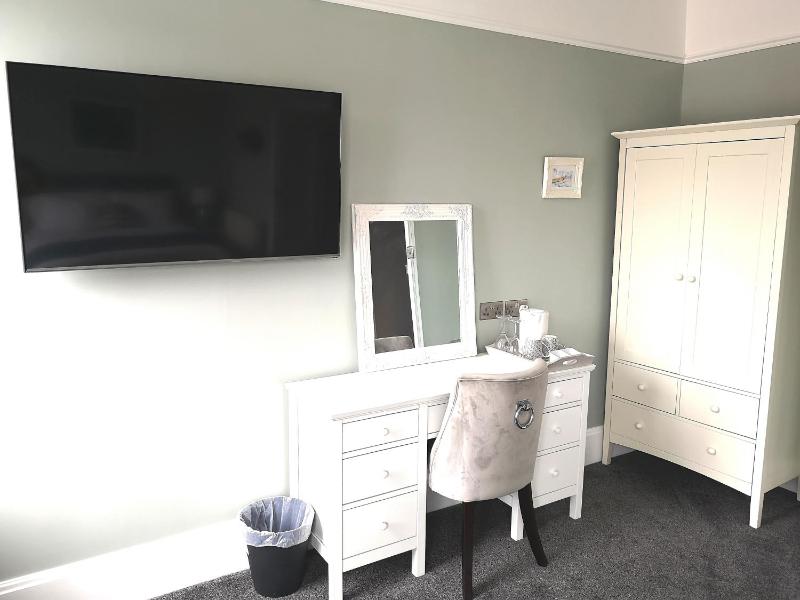 Ivy Bank Guest House Tenby - image 23