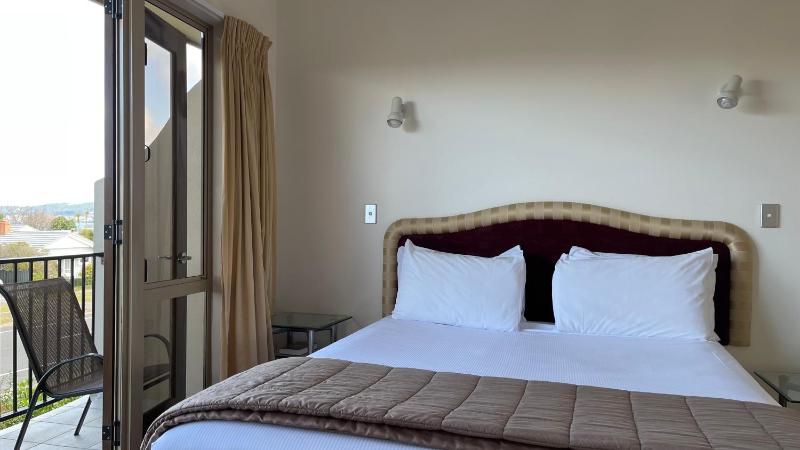 Chantillys Motor Lodge - image 35
