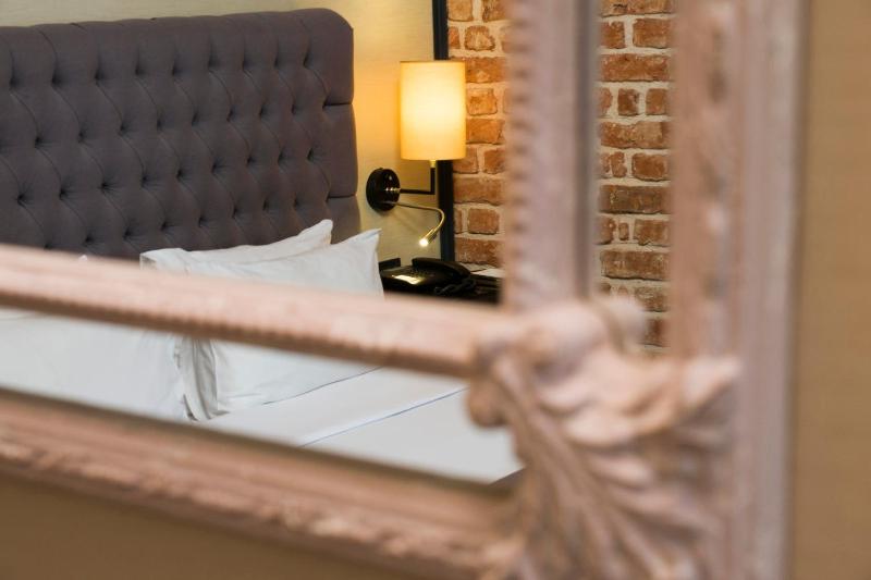 Deluxe Double or Twin Room image 2