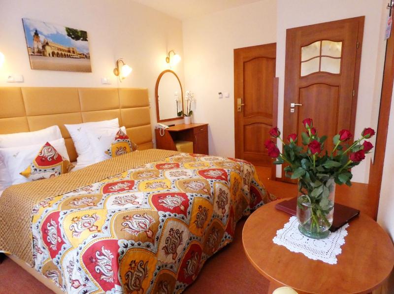 Standard Double or Twin Room image 4