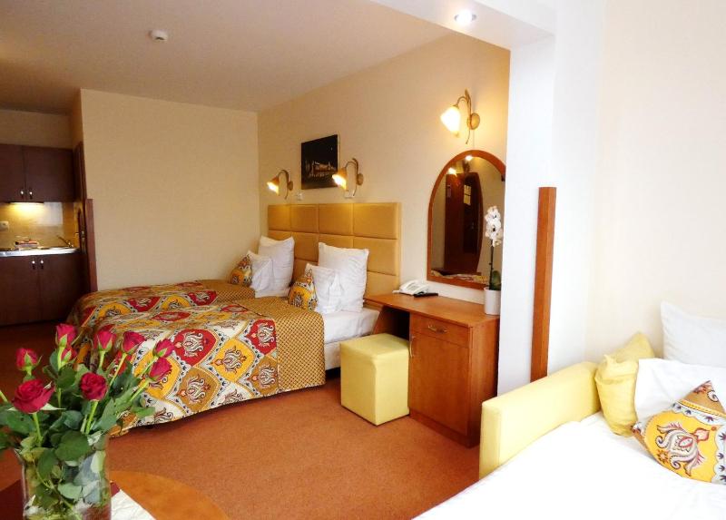 Superior Triple Room image 3