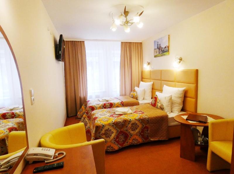 Family Room image 3
