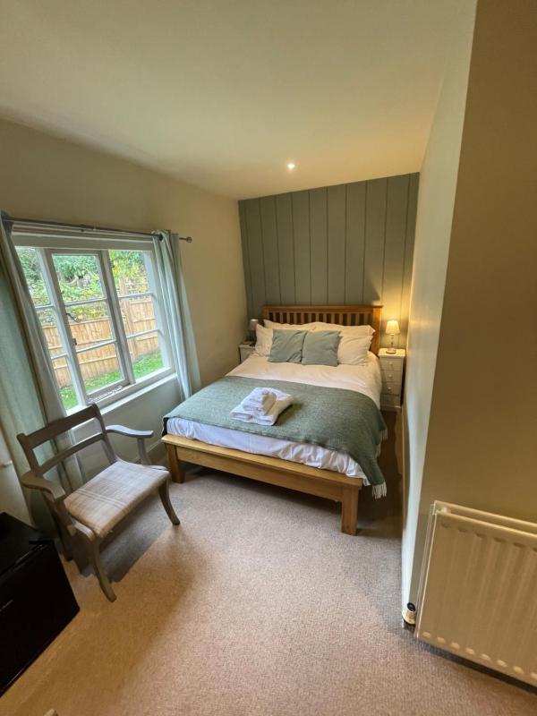 Small Double Room Ensuite image 4
