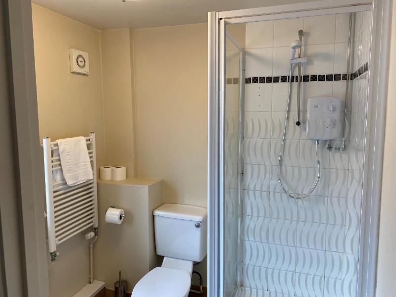 Twin Room image 4