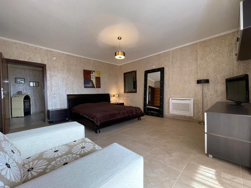 Apartment with Garden View image 1