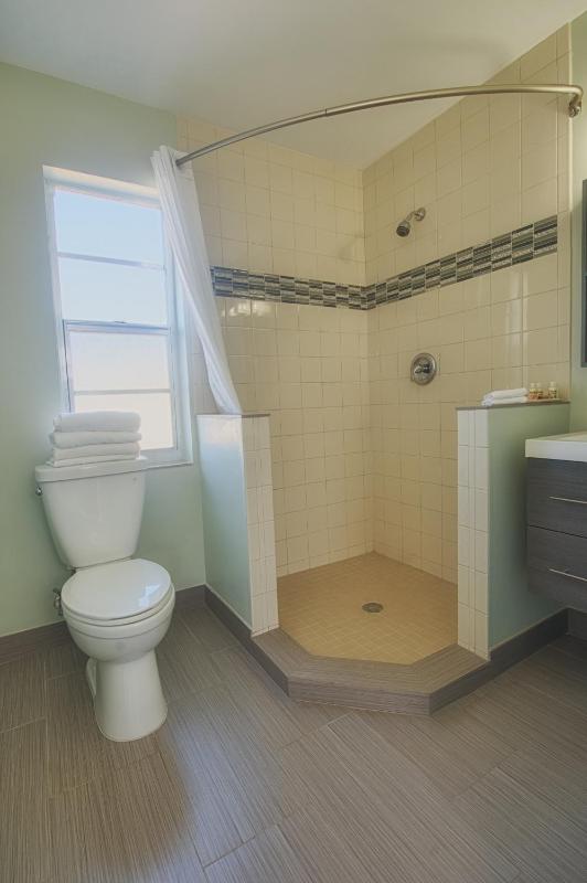 Hollywood Beachside Boutique Suites - image 8