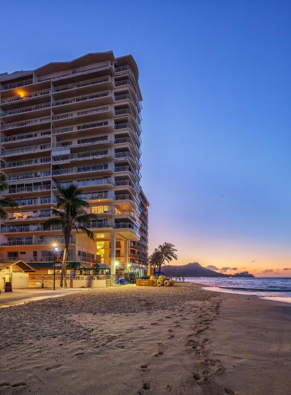 Castle Waikīkī Shores - image 7