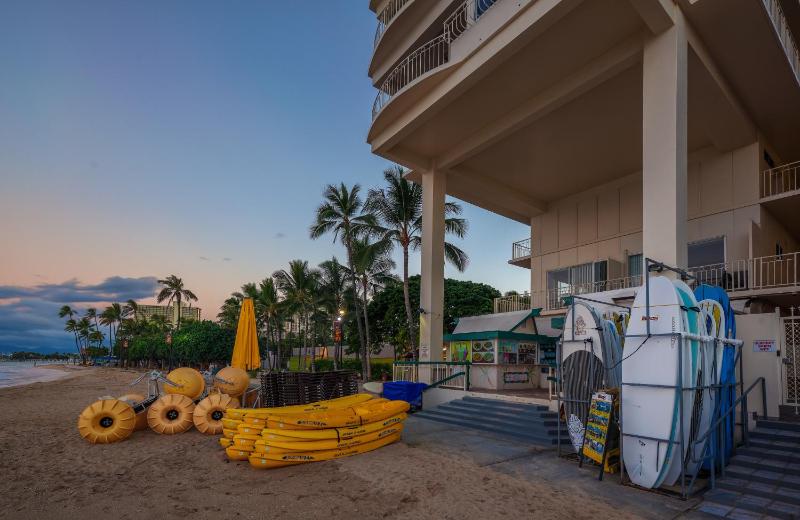 Castle Waikīkī Shores - image 12