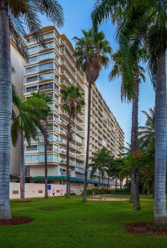 Castle Waikīkī Shores - image 9