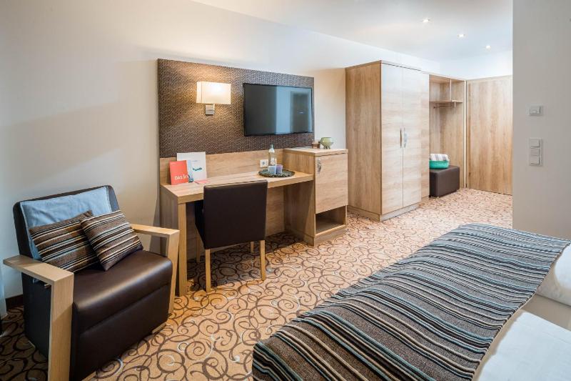 Double Room image 4